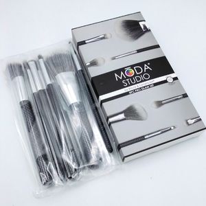 Moda Studio 8pc Pro Glam Set
